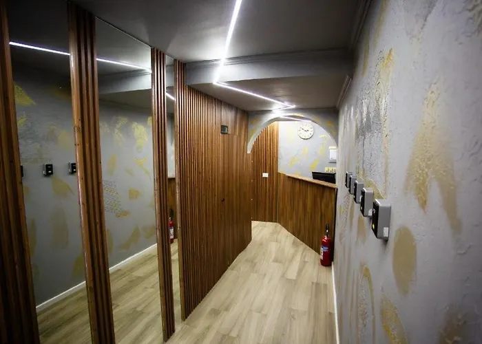 Hotel Modern By The Bubbles Tirana