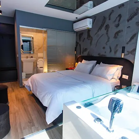 Modern By The Bubbles * ティラナ