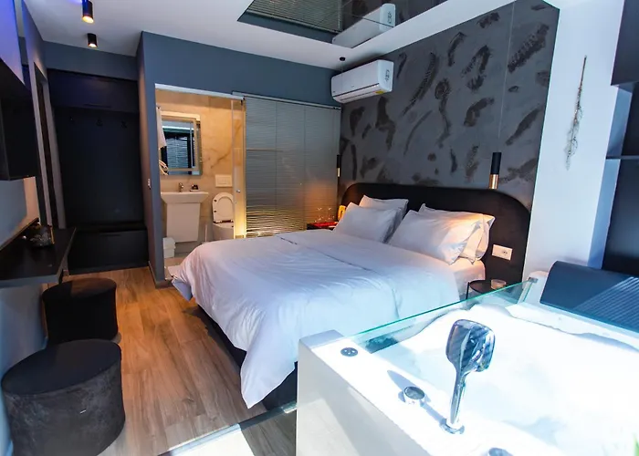 Modern By The Bubbles * ティラナ