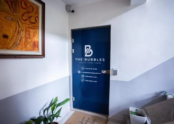 Modern By The Bubbles ホテル ティラナ